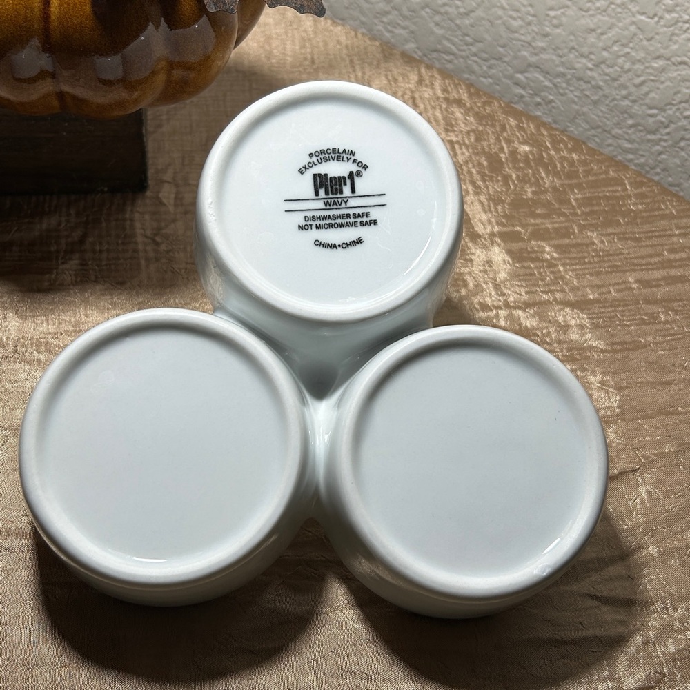 Pier 1 Condiment Dish Bowl White Porcelain 3 Section Center Handle Wavy Pattern - Picture 3 of 9